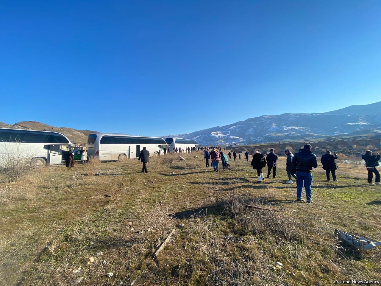 Представители действующих в Азербайджане НПО посетили Худаферин (ФОТО)