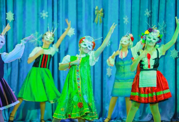 Новогодний праздник в Баку с песнями и танцами, сказочными персонажами (ВИДЕО, ФОТО)