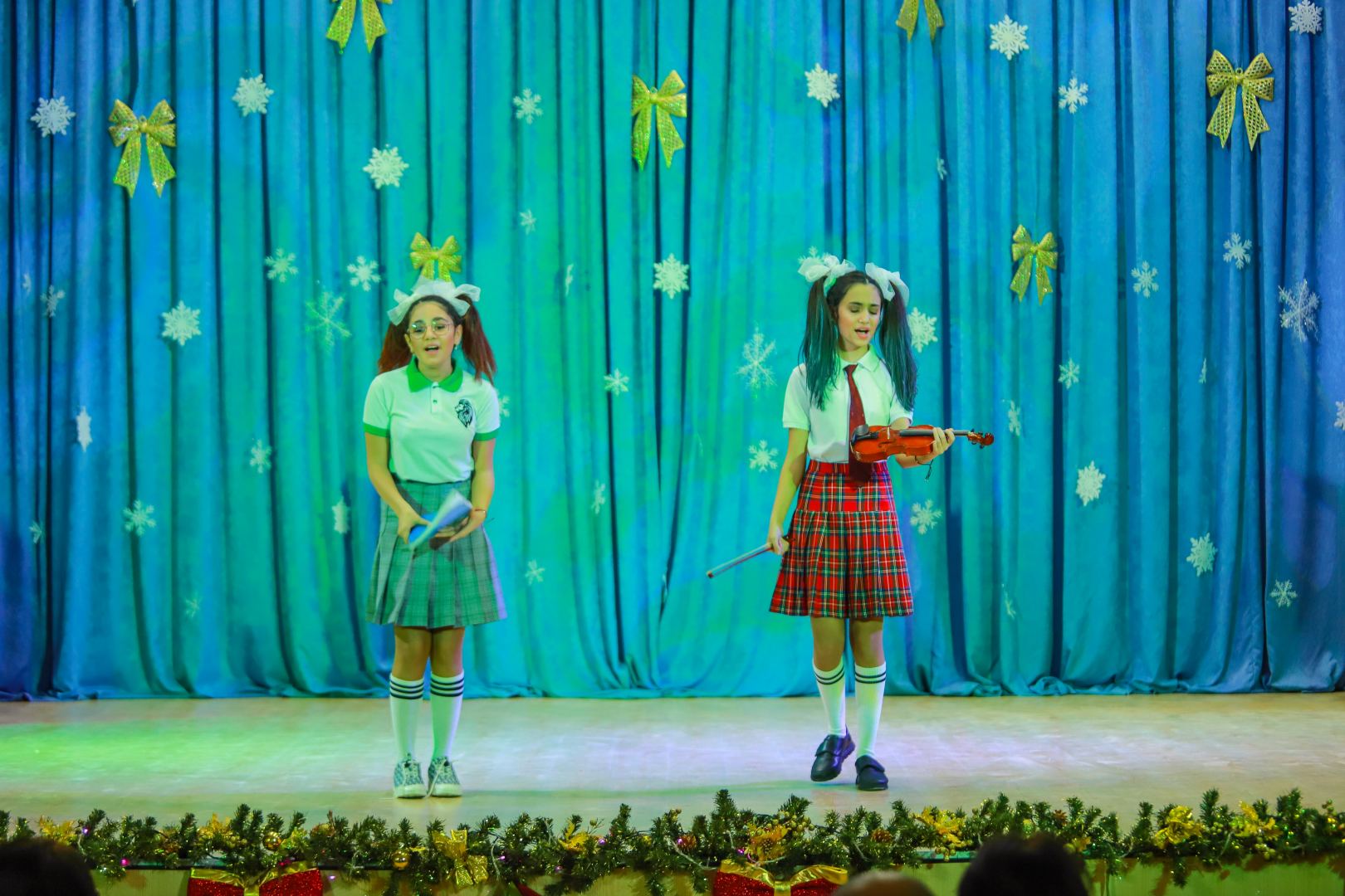 Новогодний праздник в Баку с песнями и танцами, сказочными персонажами (ВИДЕО, ФОТО)