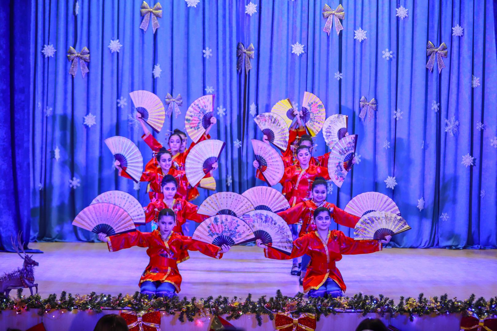 Новогодний праздник в Баку с песнями и танцами, сказочными персонажами (ВИДЕО, ФОТО)