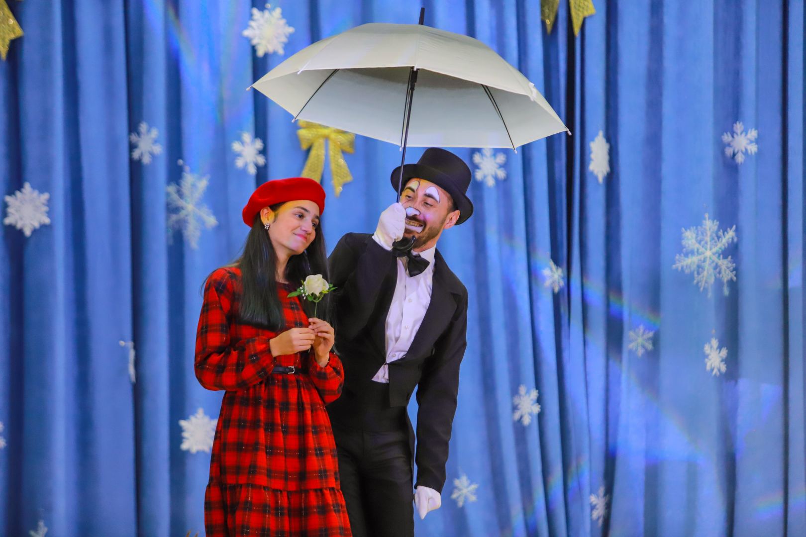 Новогодний праздник в Баку с песнями и танцами, сказочными персонажами (ВИДЕО, ФОТО)