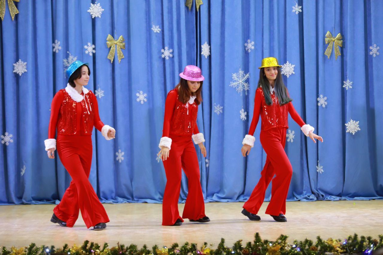 Новогодний праздник в Баку с песнями и танцами, сказочными персонажами (ВИДЕО, ФОТО)