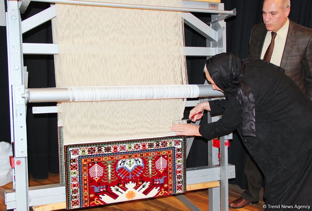 Этот ковер "Карабах" соткан всем Азербайджаном! Состоялась презентация грандиозного проекта Qarabağ ilmələrdə (ФОТО)