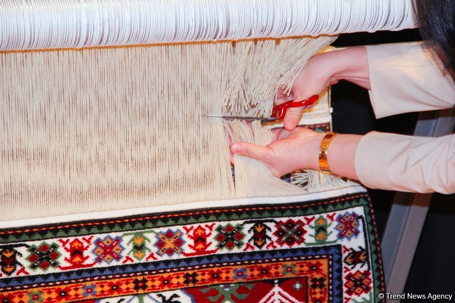 Этот ковер "Карабах" соткан всем Азербайджаном! Состоялась презентация грандиозного проекта Qarabağ ilmələrdə (ФОТО)
