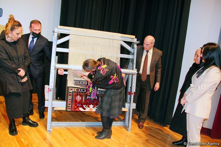 Этот ковер "Карабах" соткан всем Азербайджаном! Состоялась презентация грандиозного проекта Qarabağ ilmələrdə (ФОТО)