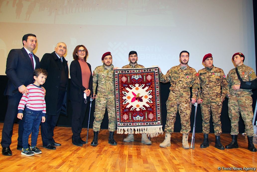 Этот ковер "Карабах" соткан всем Азербайджаном! Состоялась презентация грандиозного проекта Qarabağ ilmələrdə (ФОТО)