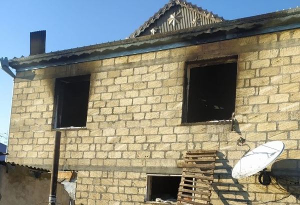 Малолетний ребенок погиб при пожаре в жилом доме в Бейлагане (ФОТО)