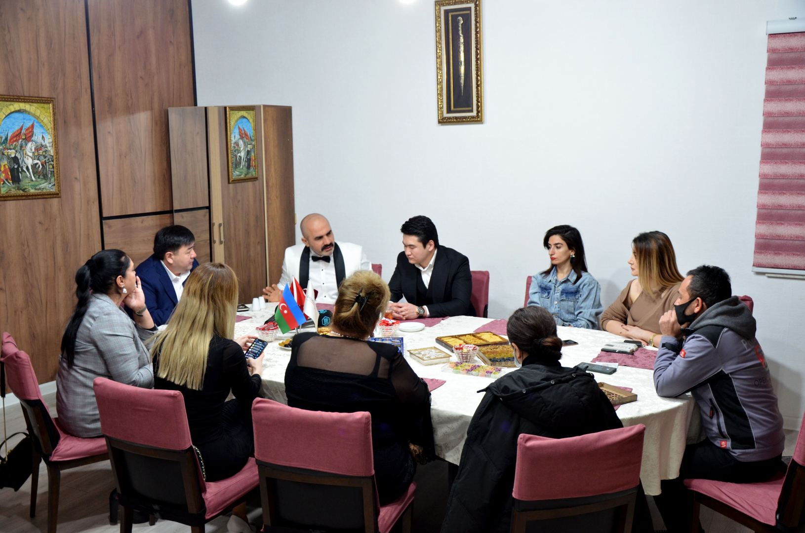 В Баку с концертом выступил известный певец из Казахстана Торегали Тореали (ФОТО)