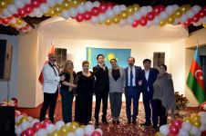 В Баку с концертом выступил известный певец из Казахстана Торегали Тореали (ФОТО)