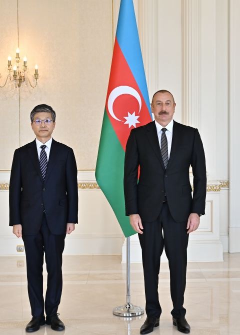 Президент Ильхам Алиев принял верительные грамоты новоназначенного посла Республики Корея (ФОТО/ВИДЕО)