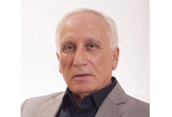 О народном артисте Джафаре Намиге Камале написали книгу