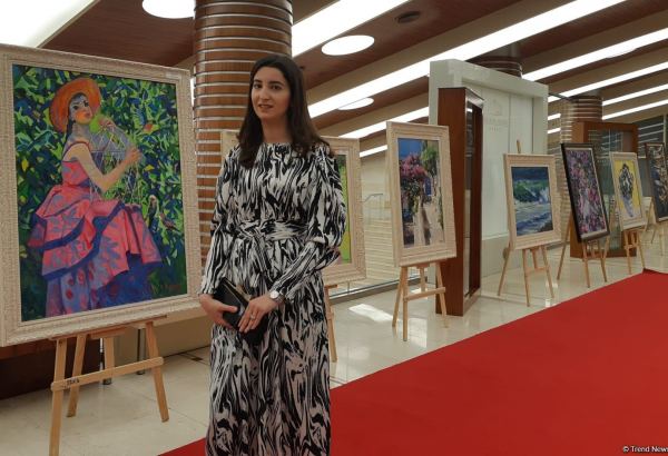 Теплый ветер и тонкий аромат цветущего сада в январском Баку – выставка Наргиз Гулиевой (ФОТО)