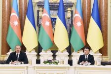Президент Ильхам Алиев и Президент Володимир Зеленский выступили с заявлениями для печати (ФОТО/ВИДЕО) (версия 2)