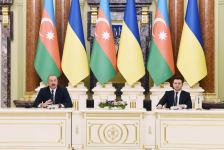 Президент Ильхам Алиев и Президент Володимир Зеленский выступили с заявлениями для печати (ФОТО/ВИДЕО) (версия 2)