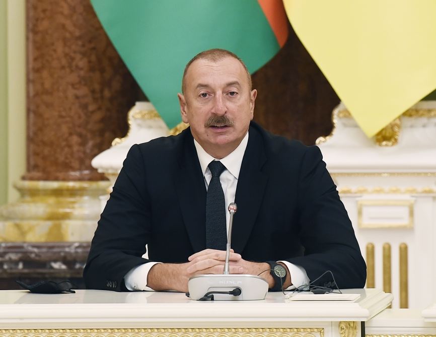 Президент Ильхам Алиев и Президент Володимир Зеленский выступили с заявлениями для печати (ФОТО/ВИДЕО) (версия 2)