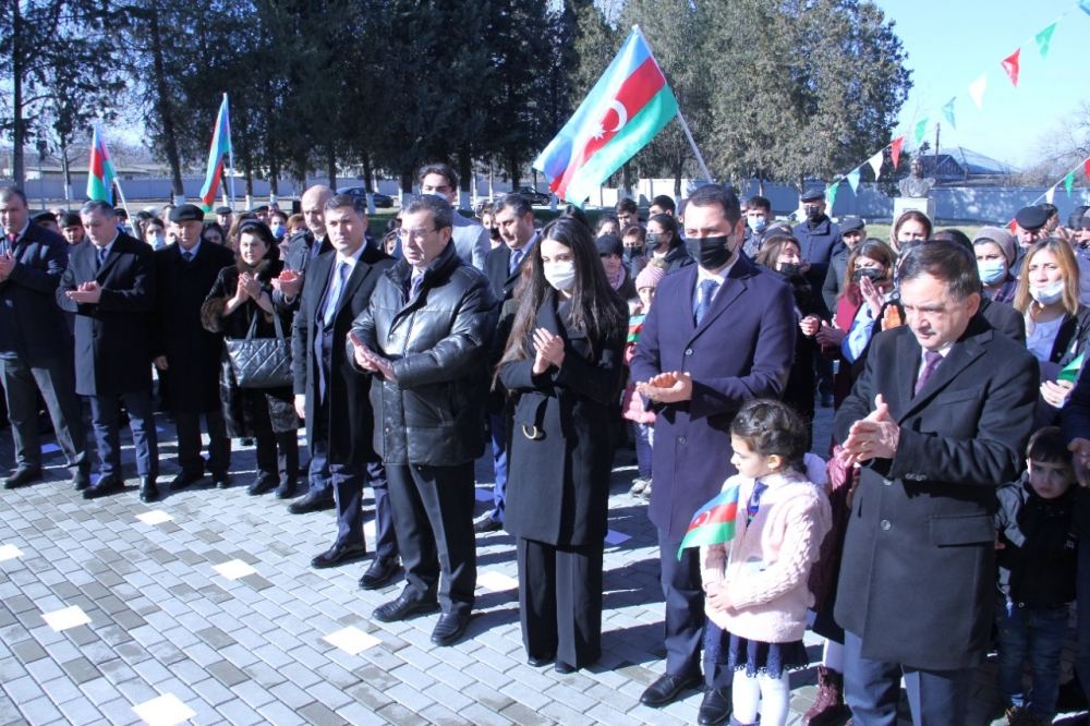 В Газахе по инициативе Фонда Гейдара Алиева построено новое здание школы (ФОТО)