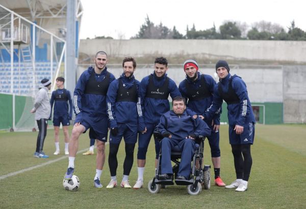 ФК "Карабах" осуществил самую большую мечту писателя с ограниченными возможностями здоровья (ФОТО)
