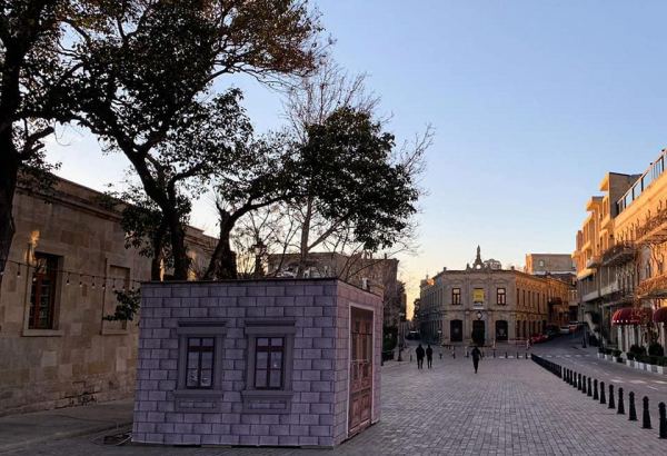 В Ичери шехер создан макет дома, декорированный в стиле 90-х (ФОТО)