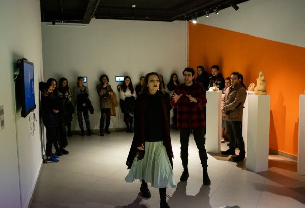 В ARTIM состоялась премьера необычного спектакля "Попутчик по дороге в ад" в различных языковых вариациях (ВИДЕО, ФОТО)