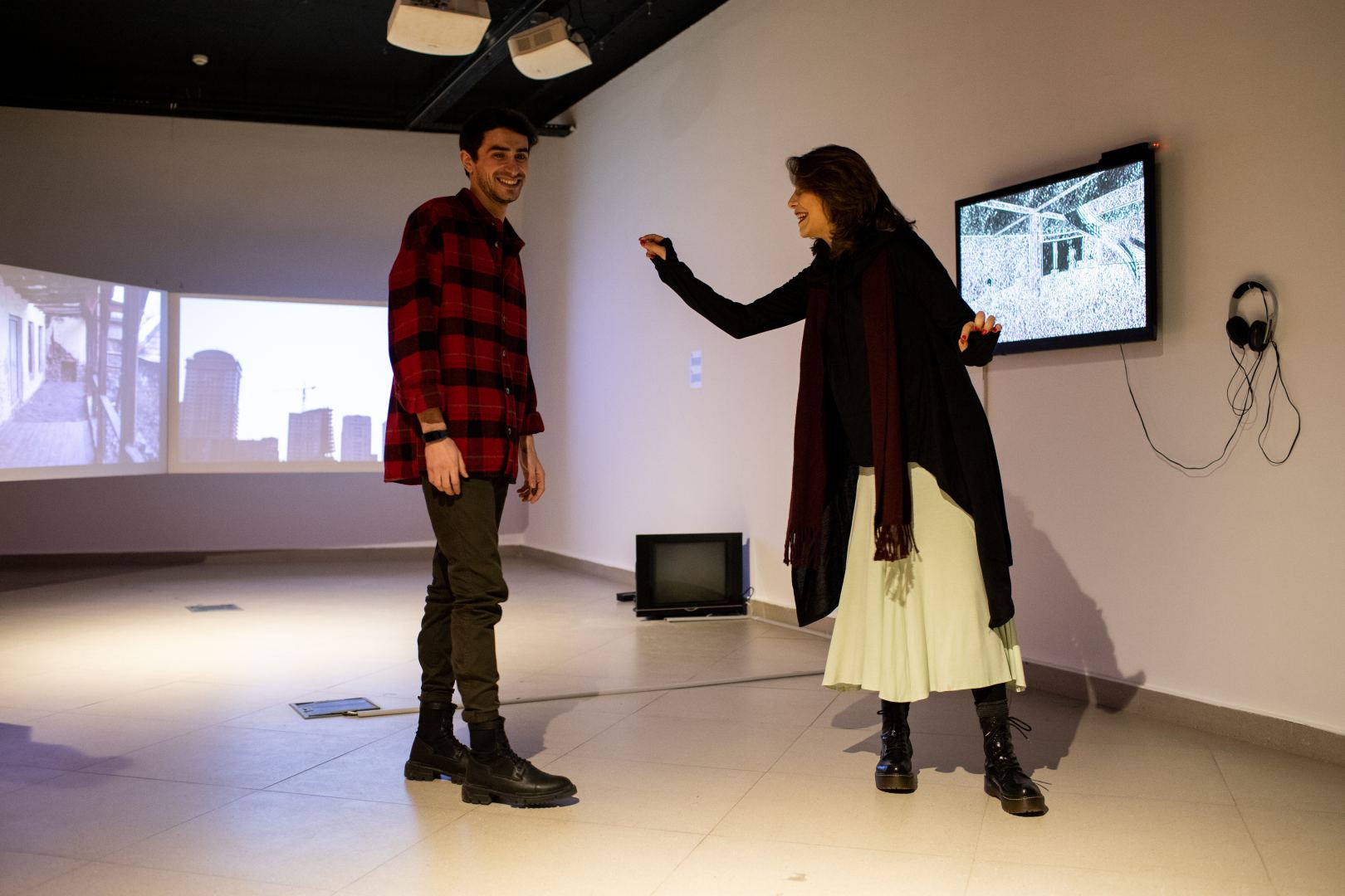 В ARTIM состоялась премьера необычного спектакля "Попутчик по дороге в ад" в различных языковых вариациях (ВИДЕО, ФОТО)