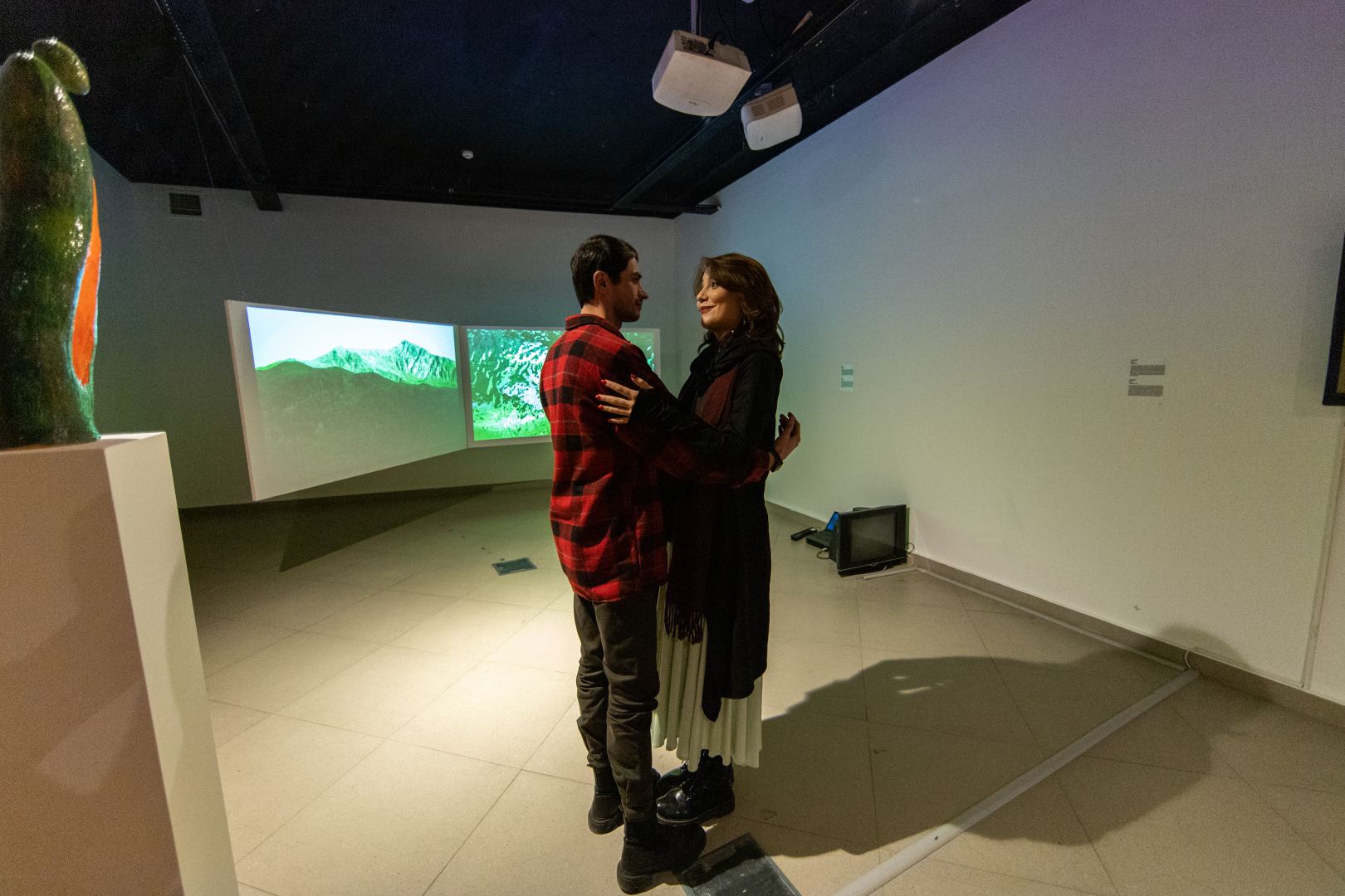 В ARTIM состоялась премьера необычного спектакля "Попутчик по дороге в ад" в различных языковых вариациях (ВИДЕО, ФОТО)