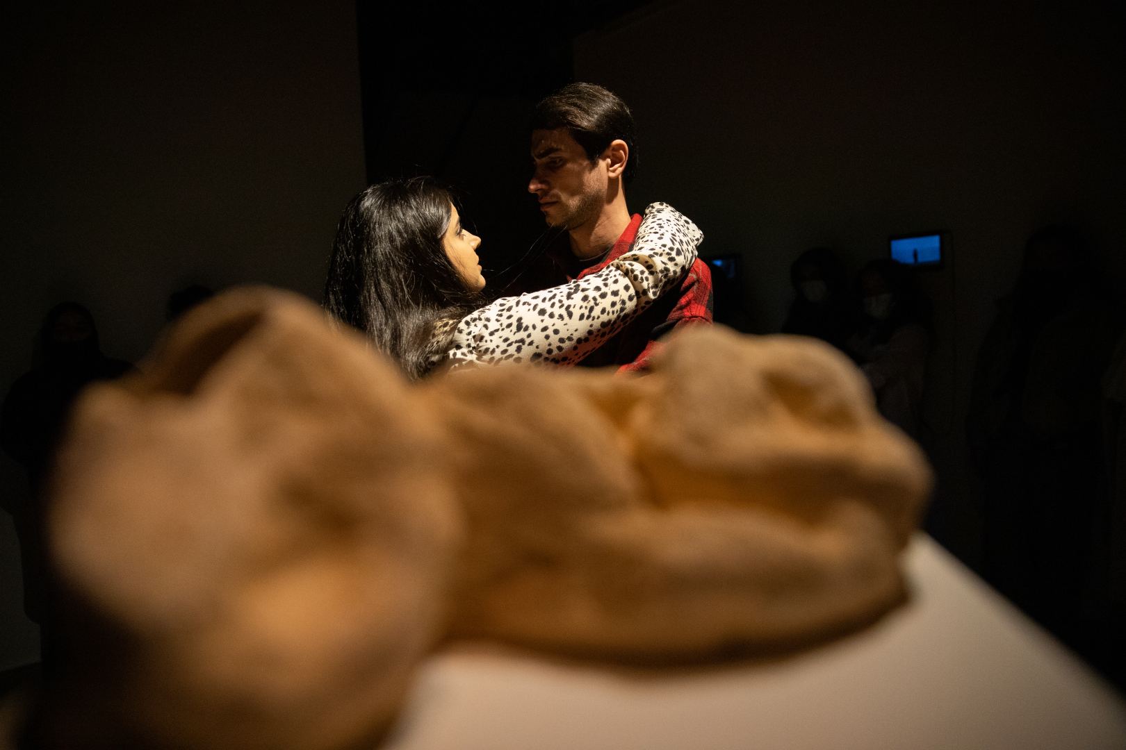 В ARTIM состоялась премьера необычного спектакля "Попутчик по дороге в ад" в различных языковых вариациях (ВИДЕО, ФОТО)