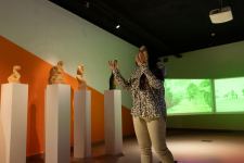 В ARTIM состоялась премьера необычного спектакля "Попутчик по дороге в ад" в различных языковых вариациях (ВИДЕО, ФОТО)