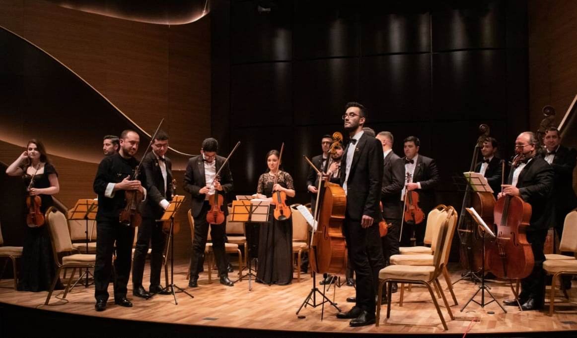 Два портрета - азербайджанца и японца (ВИДЕО/ФОТО)