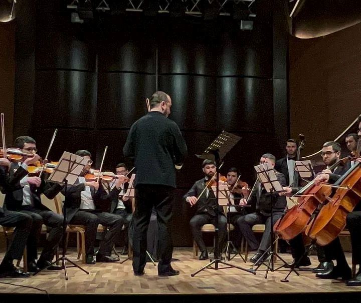 Два портрета - азербайджанца и японца (ВИДЕО/ФОТО)