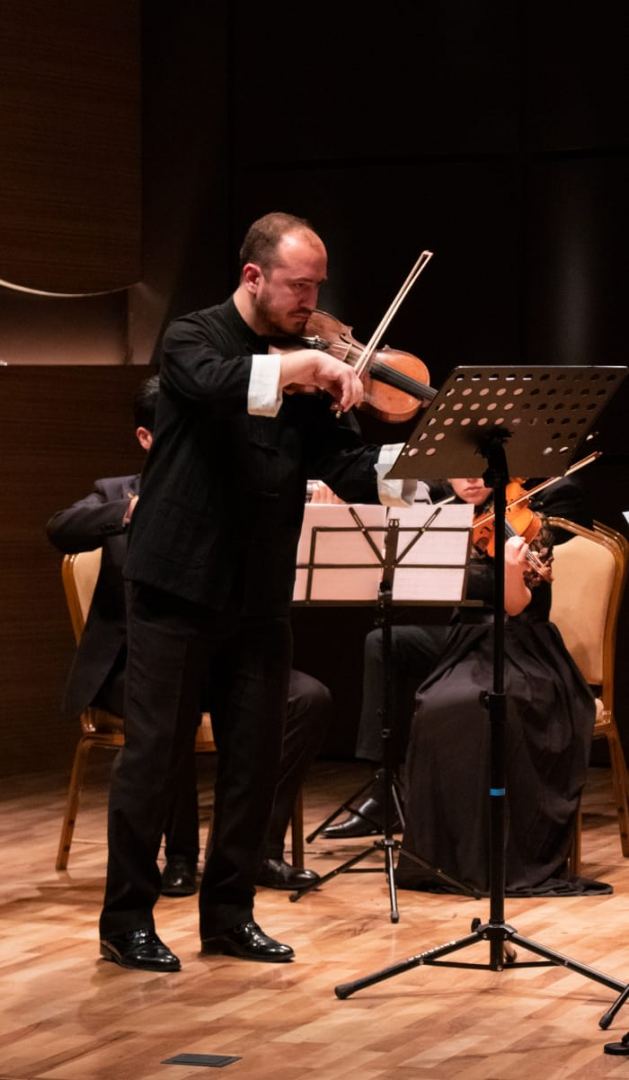 Два портрета - азербайджанца и японца (ВИДЕО/ФОТО)