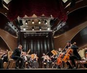 Два портрета - азербайджанца и японца (ВИДЕО/ФОТО)