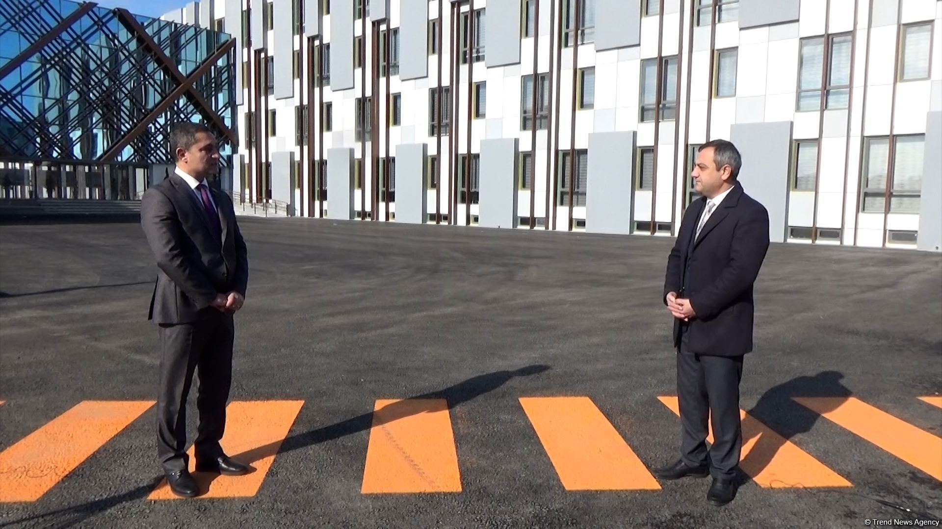 Жители поселка Бина выразили благодарность Президенту Ильхаму Алиеву и Первой леди Мехрибан Алиевой за создание Учебного и сервисного комплекса (ФОТО/ВИДЕО)