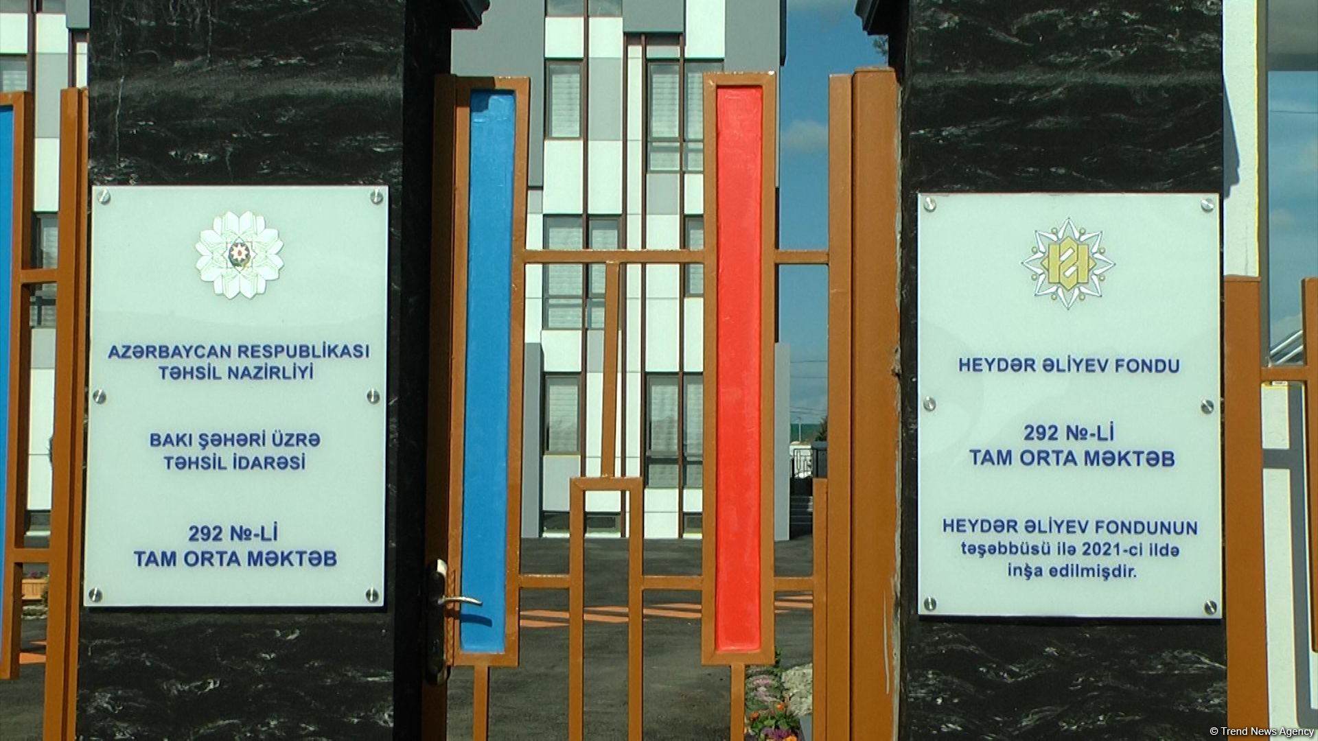 Жители поселка Бина выразили благодарность Президенту Ильхаму Алиеву и Первой леди Мехрибан Алиевой за создание Учебного и сервисного комплекса (ФОТО/ВИДЕО)