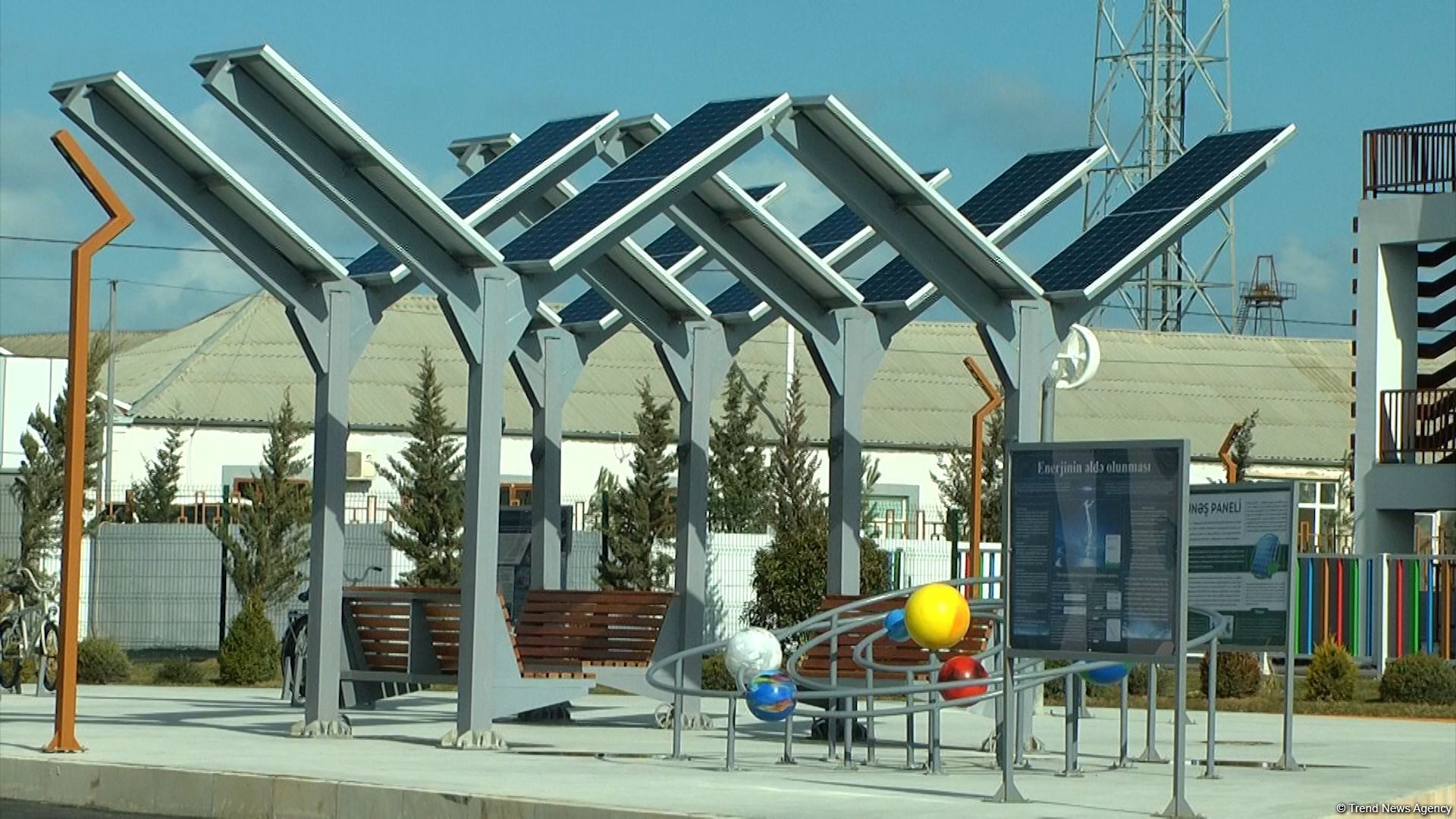 Жители поселка Бина выразили благодарность Президенту Ильхаму Алиеву и Первой леди Мехрибан Алиевой за создание Учебного и сервисного комплекса (ФОТО/ВИДЕО)