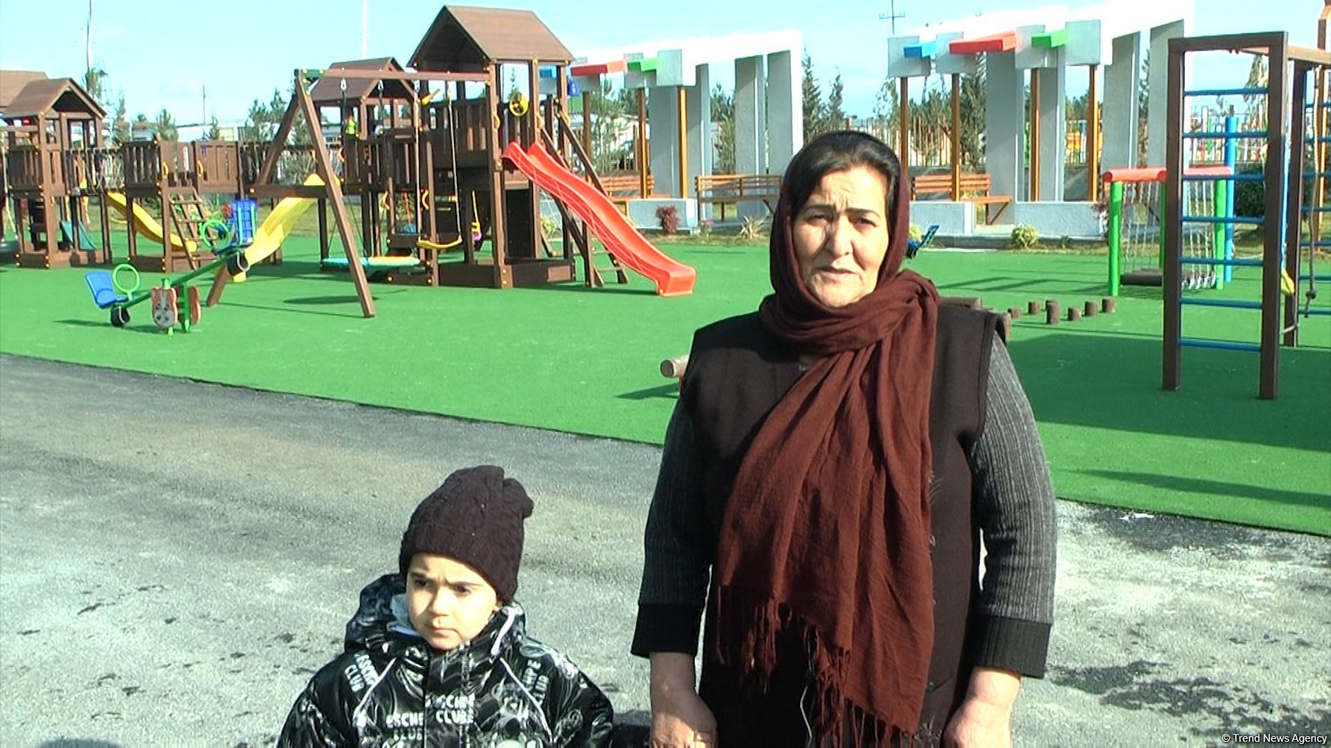 Жители поселка Бина выразили благодарность Президенту Ильхаму Алиеву и Первой леди Мехрибан Алиевой за создание Учебного и сервисного комплекса (ФОТО/ВИДЕО)