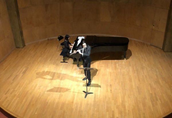 Элитная французская публика стоя приветствовала азербайджанского музыканта (ВИДЕО, ФОТО)