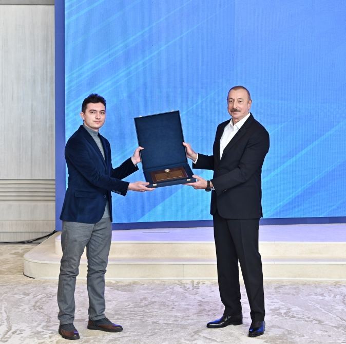 Президент Ильхам Алиев принял участие в Молодежном форуме, посвященном 25-летию Дня азербайджанской молодежи (ФОТО/ВИДЕО)