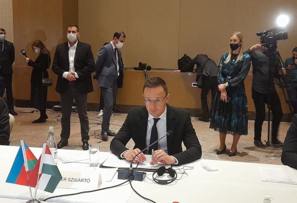 Венгрия всегда поддерживала территориальную целостность Азербайджана - Петер Сиярто