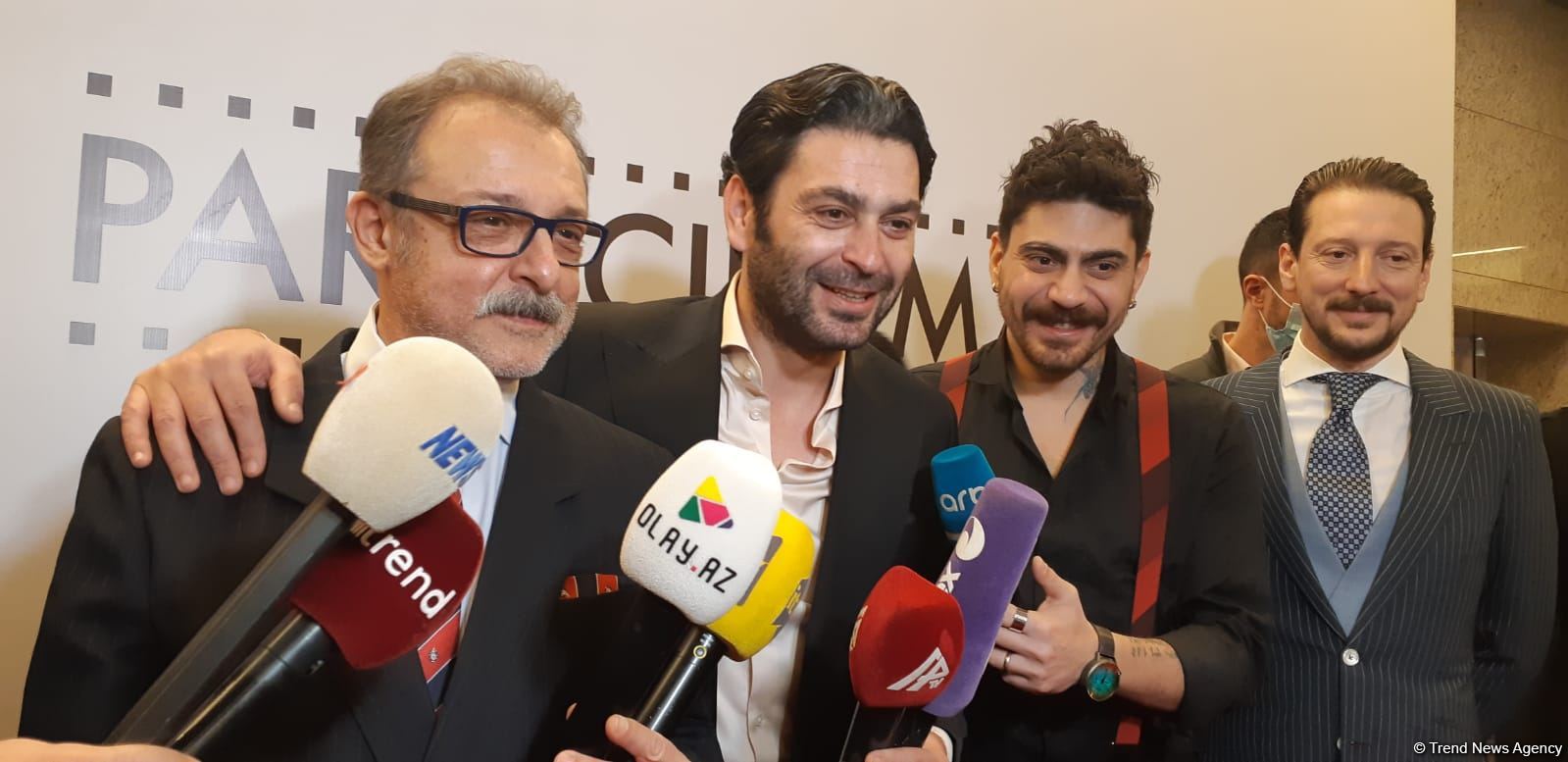 Как звезды турецкого кино "устроили" для бакинцев захватывающий форсаж (ФОТО)