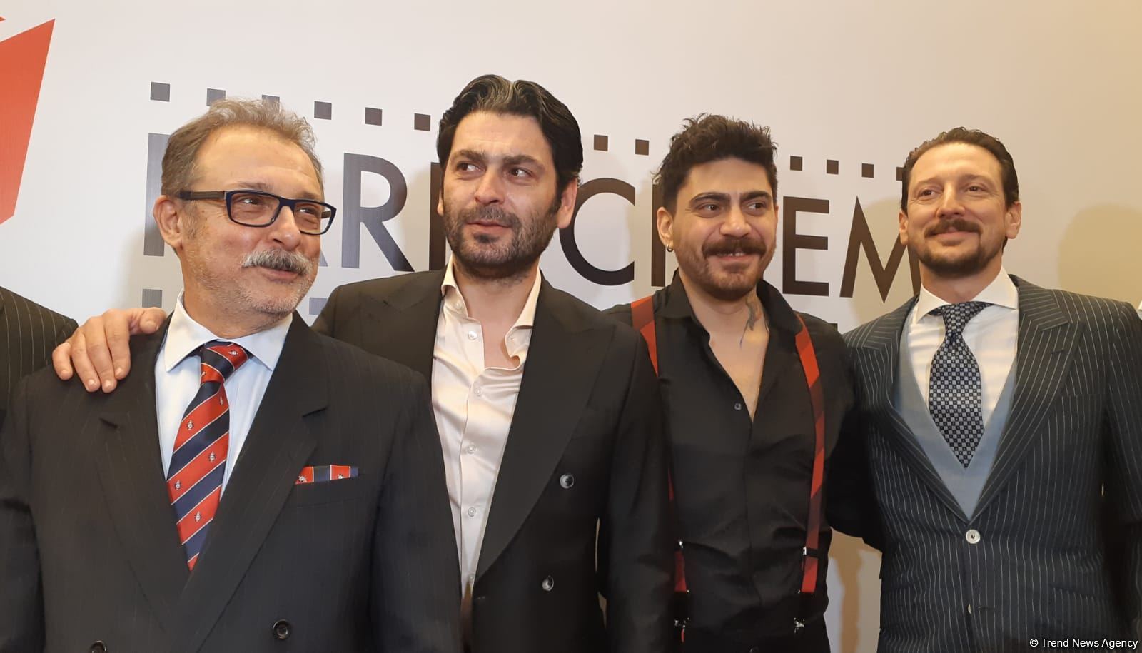 Как звезды турецкого кино "устроили" для бакинцев захватывающий форсаж (ФОТО)