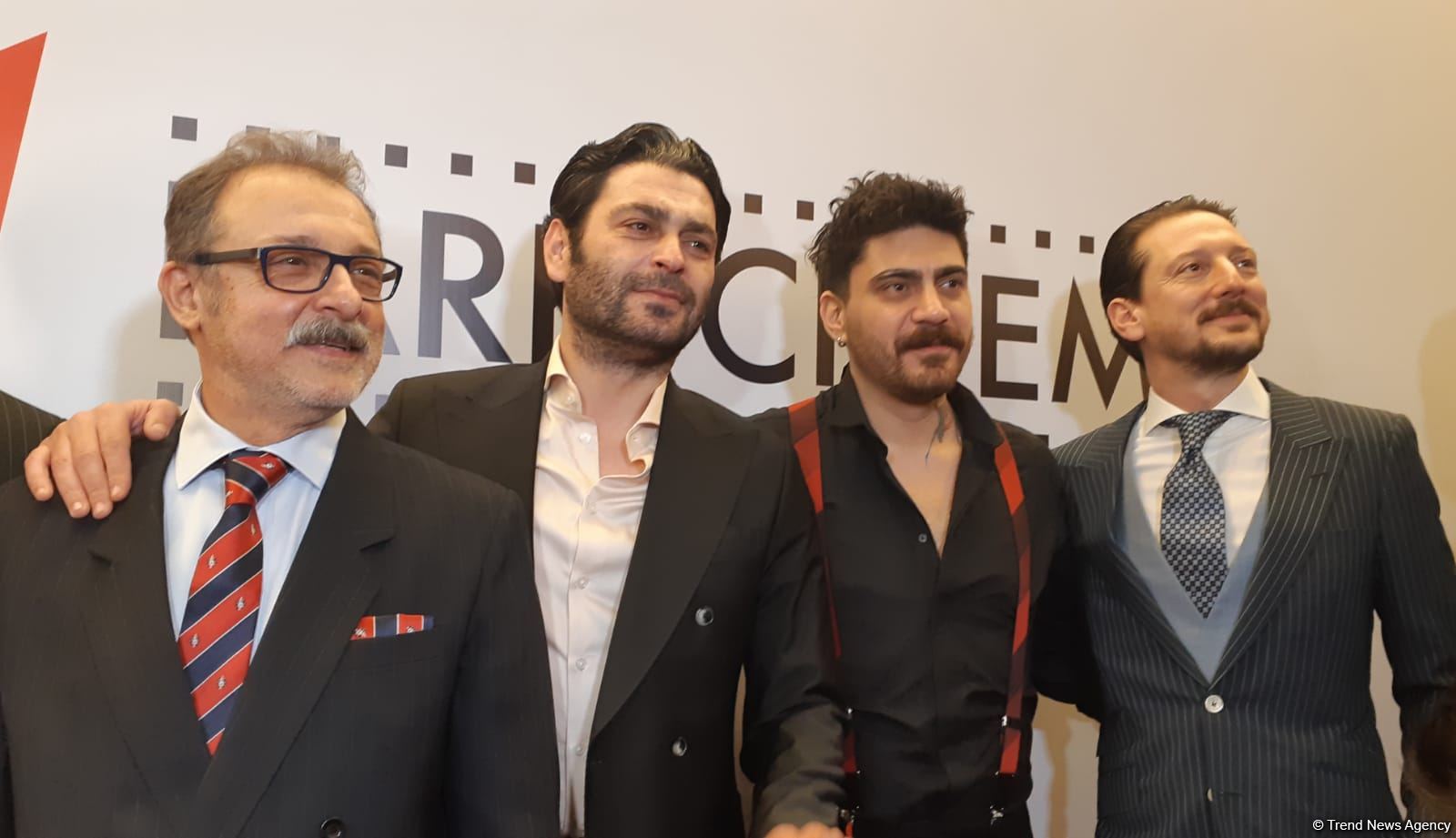 Как звезды турецкого кино "устроили" для бакинцев захватывающий форсаж (ФОТО)