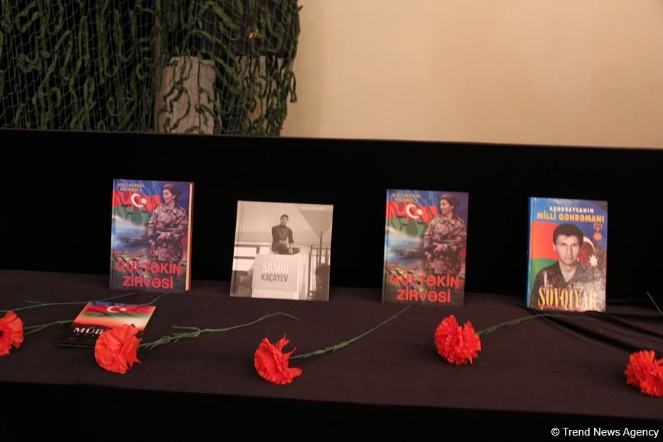 В Доме офицеров в Баку прошла презентация проекта, посвященного Национальному герою Мубаризу Ибрагимову (ФОТО)
