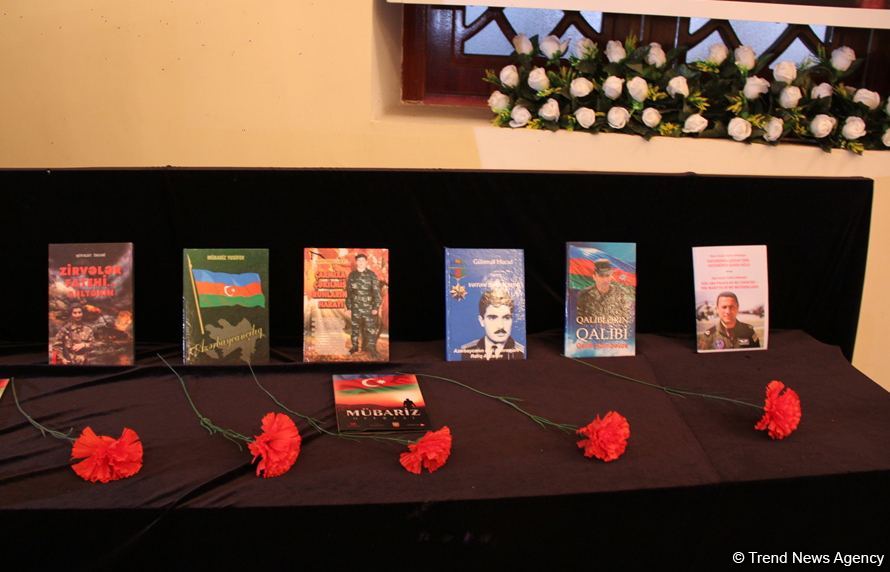 В Доме офицеров в Баку прошла презентация проекта, посвященного Национальному герою Мубаризу Ибрагимову (ФОТО)