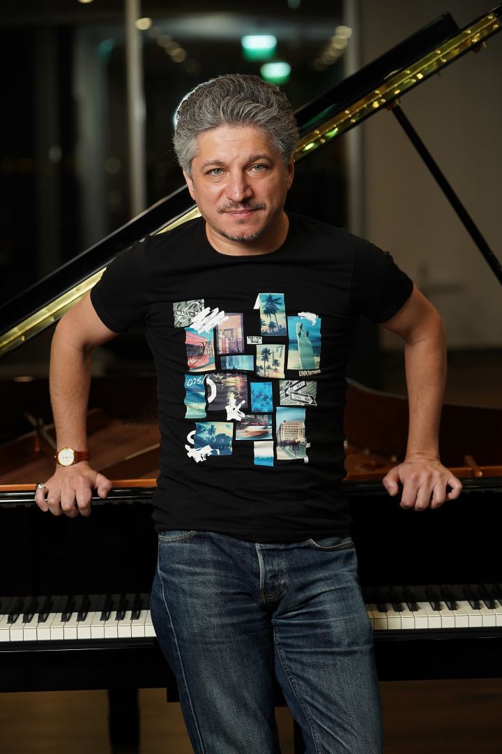 Испорченные магнитофоны,  тур по Японии и концерт в Баку – интервью с Шаином Новрасли (ФОТО)