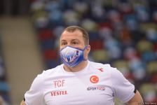 В Баку стартовал первый день соревнований Кубка мира по прыжкам на батуте (ФОТО)