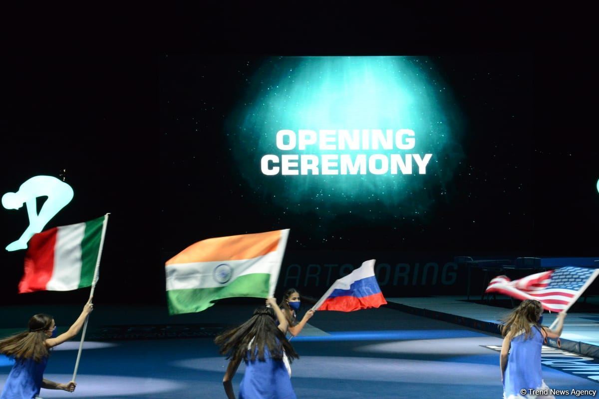 В Баку состоялась торжественная церемония открытия Кубка мира по прыжкам на батуте (ФОТО)