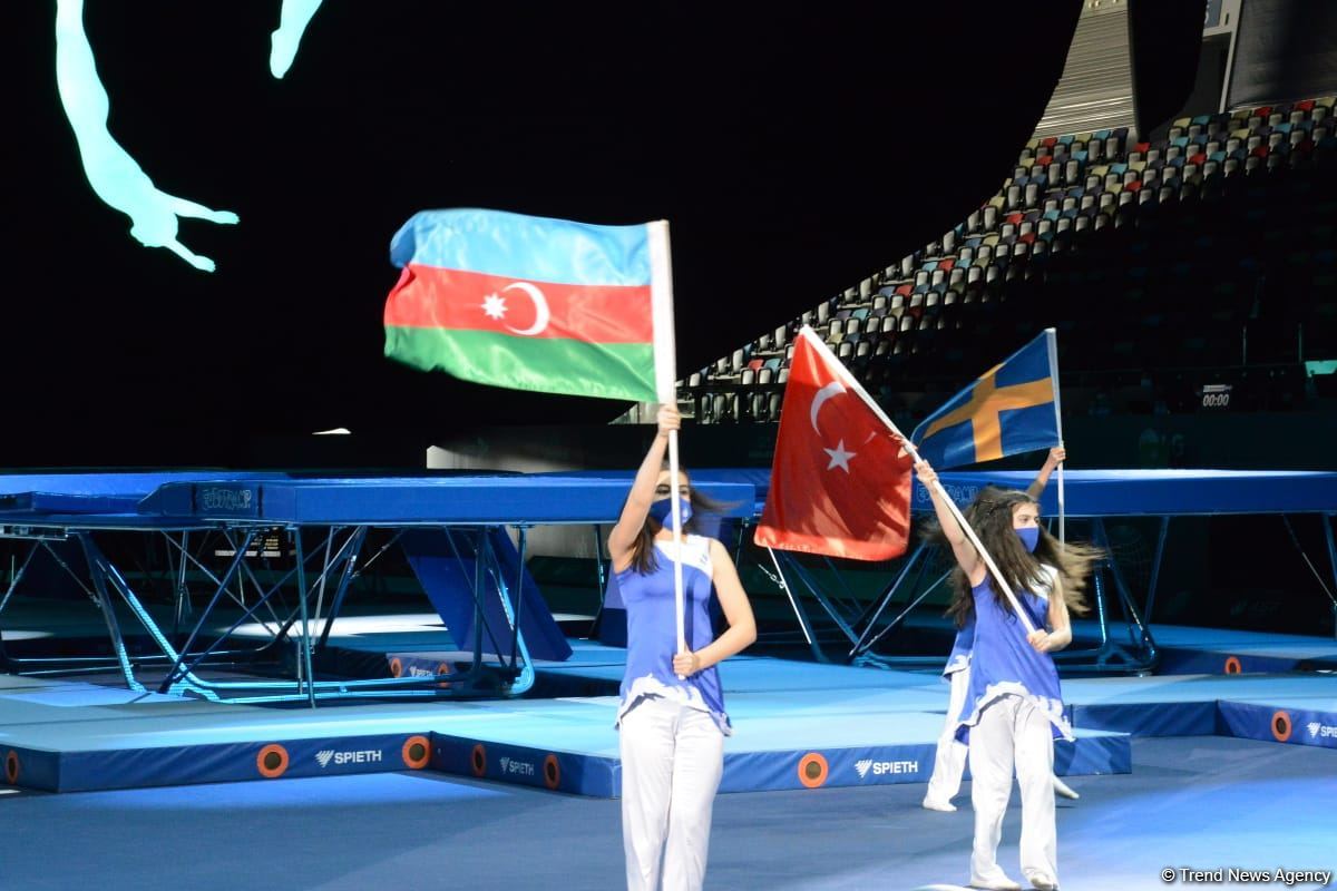 В Баку состоялась торжественная церемония открытия Кубка мира по прыжкам на батуте (ФОТО)