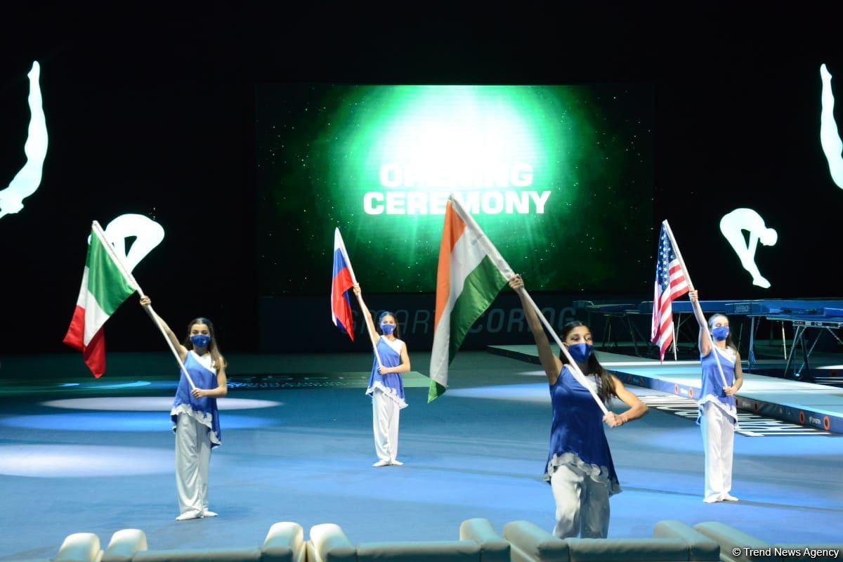 В Баку состоялась торжественная церемония открытия Кубка мира по прыжкам на батуте (ФОТО)