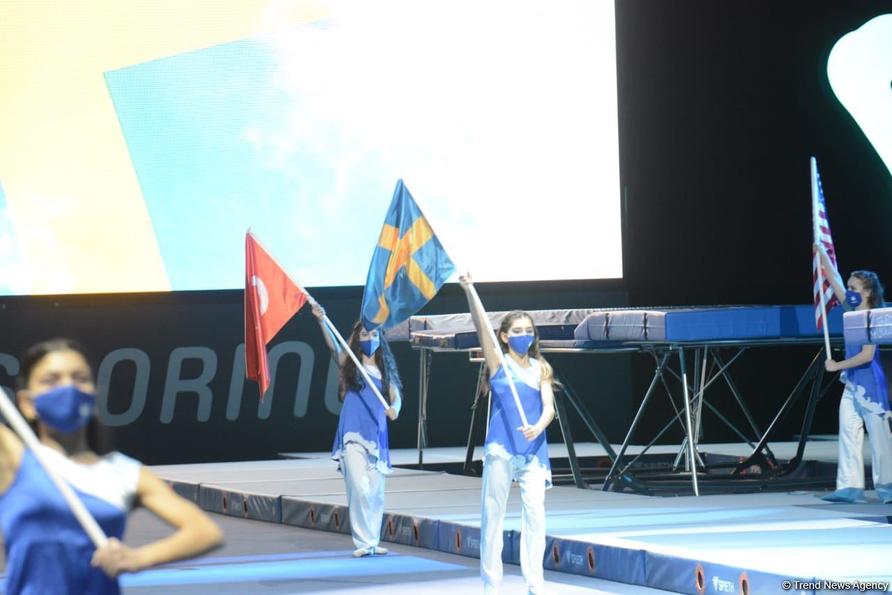 В Баку состоялась торжественная церемония открытия Кубка мира по прыжкам на батуте (ФОТО)