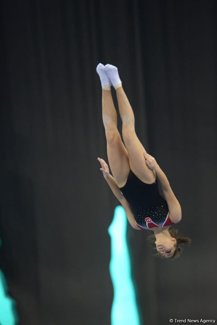 В Баку продолжаются соревнования Кубка мира по прыжкам на батуте (ФОТО)